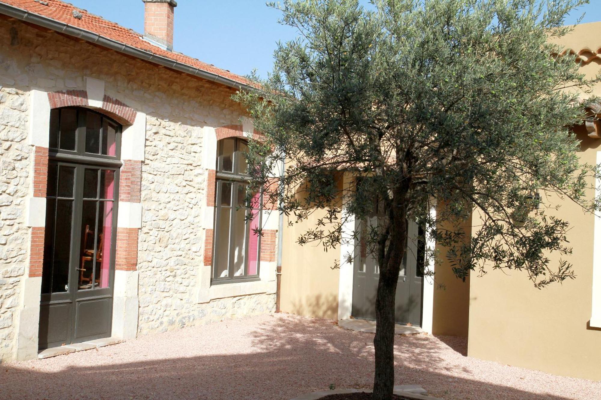 Logis Hotel Le Clos Des Oliviers Бур-Сент-Андеоль Экстерьер фото